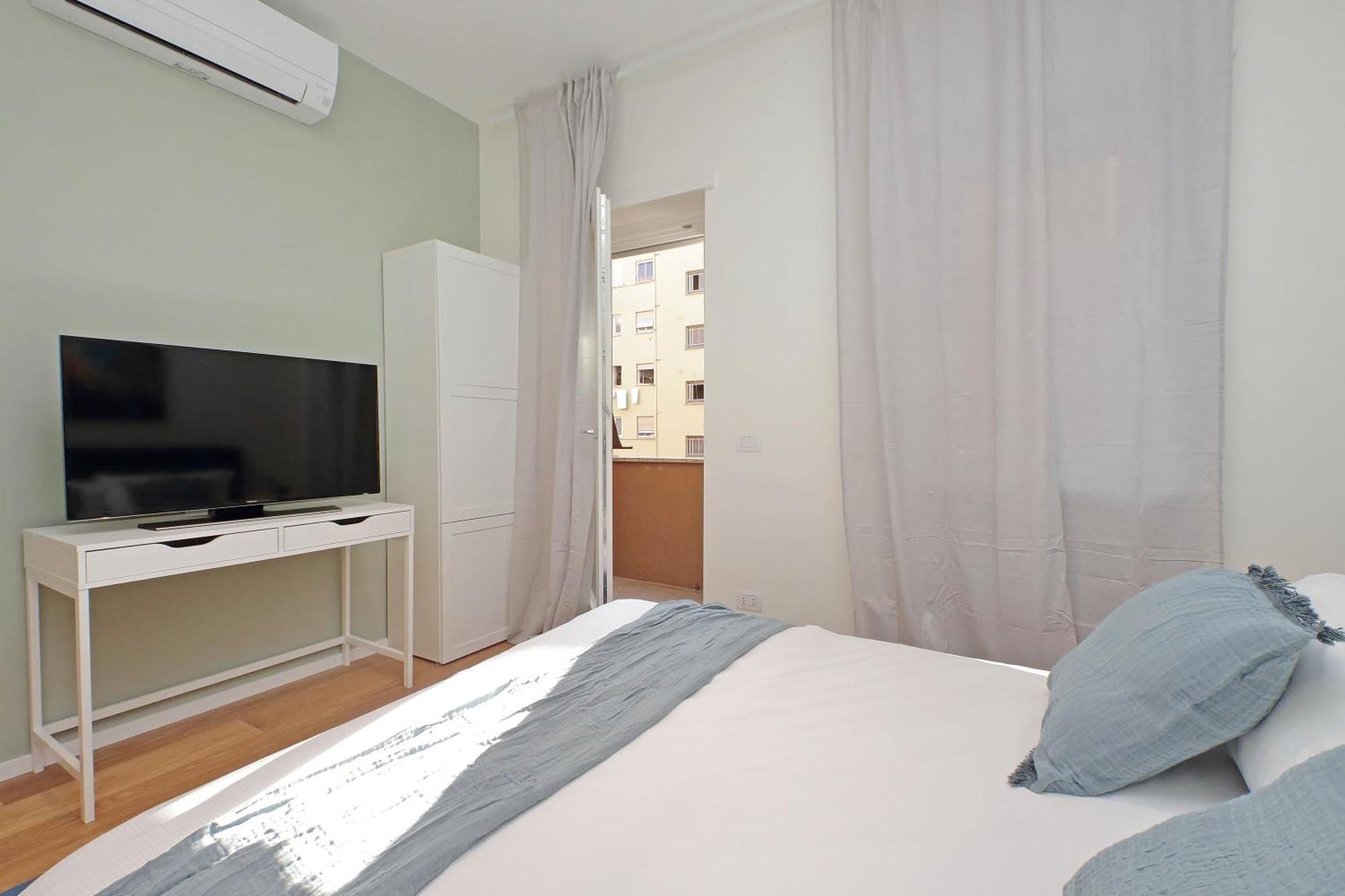 Modern Family Apartment Rom