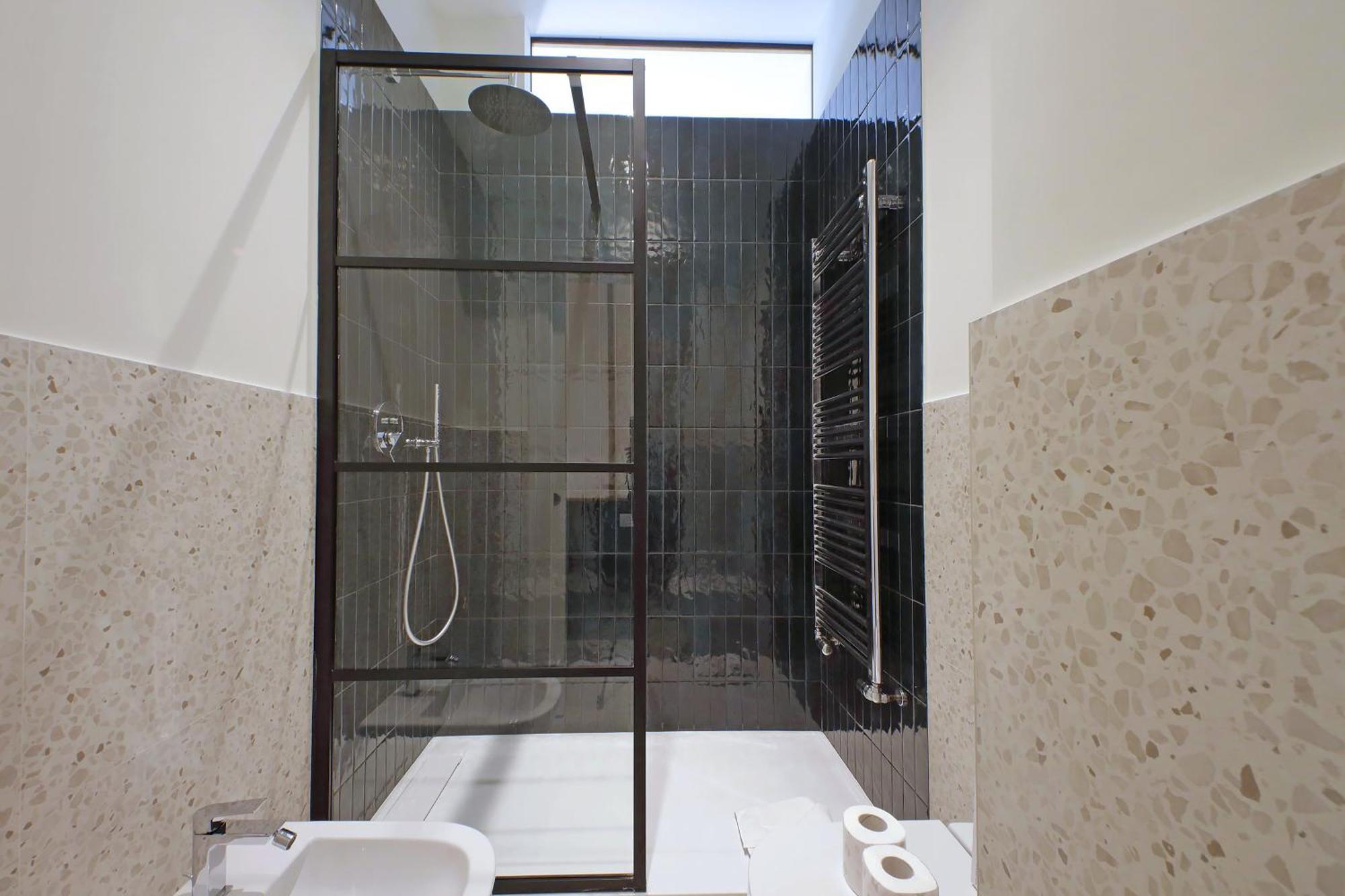 Apartment Modern Family Rom