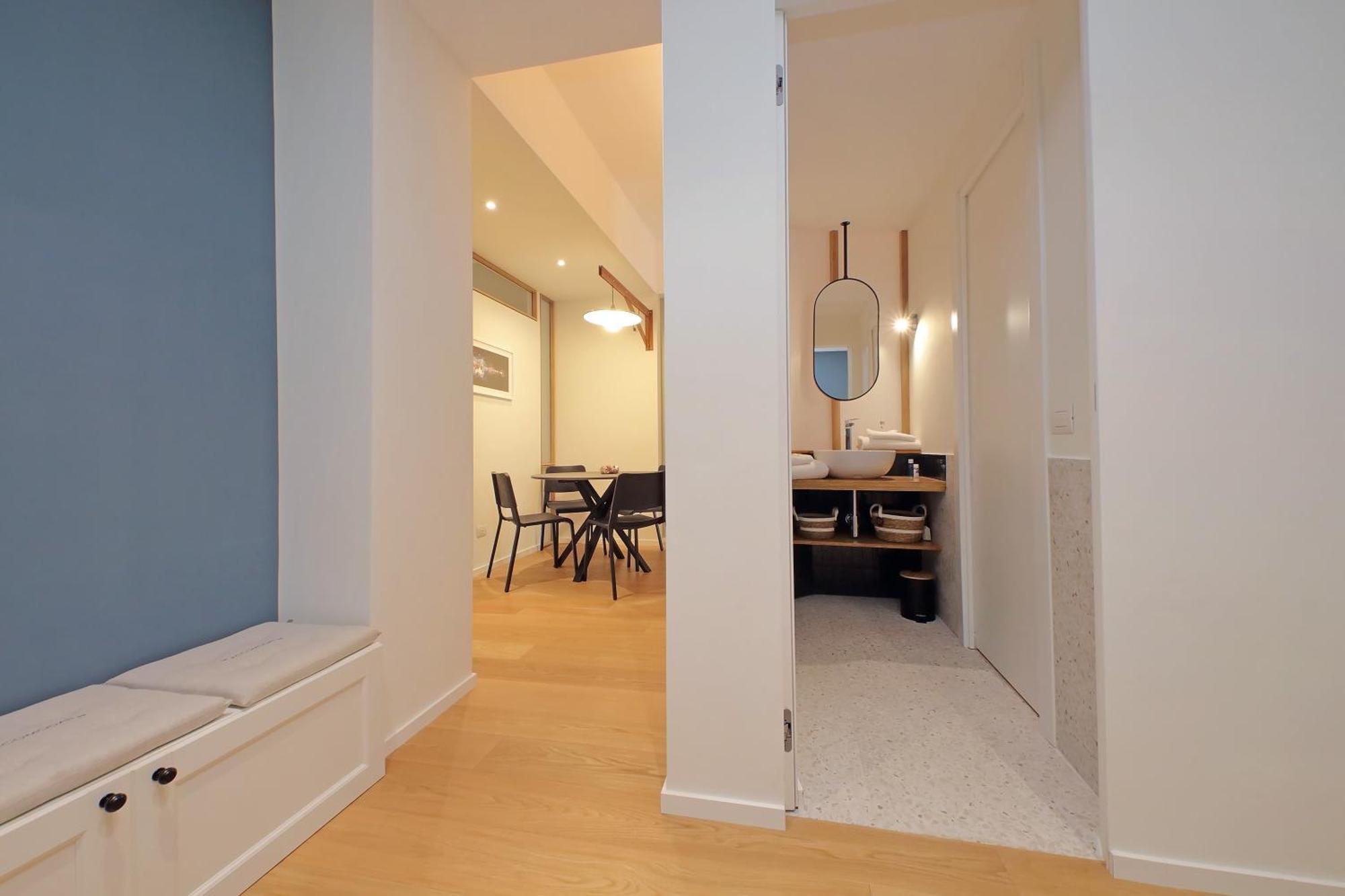 Modern Family Apartment Rom