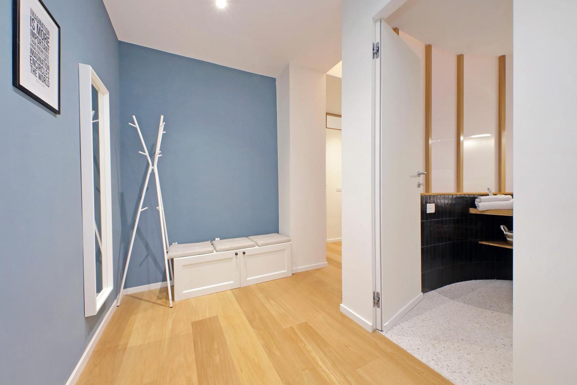 Apartment Modern Family Rom